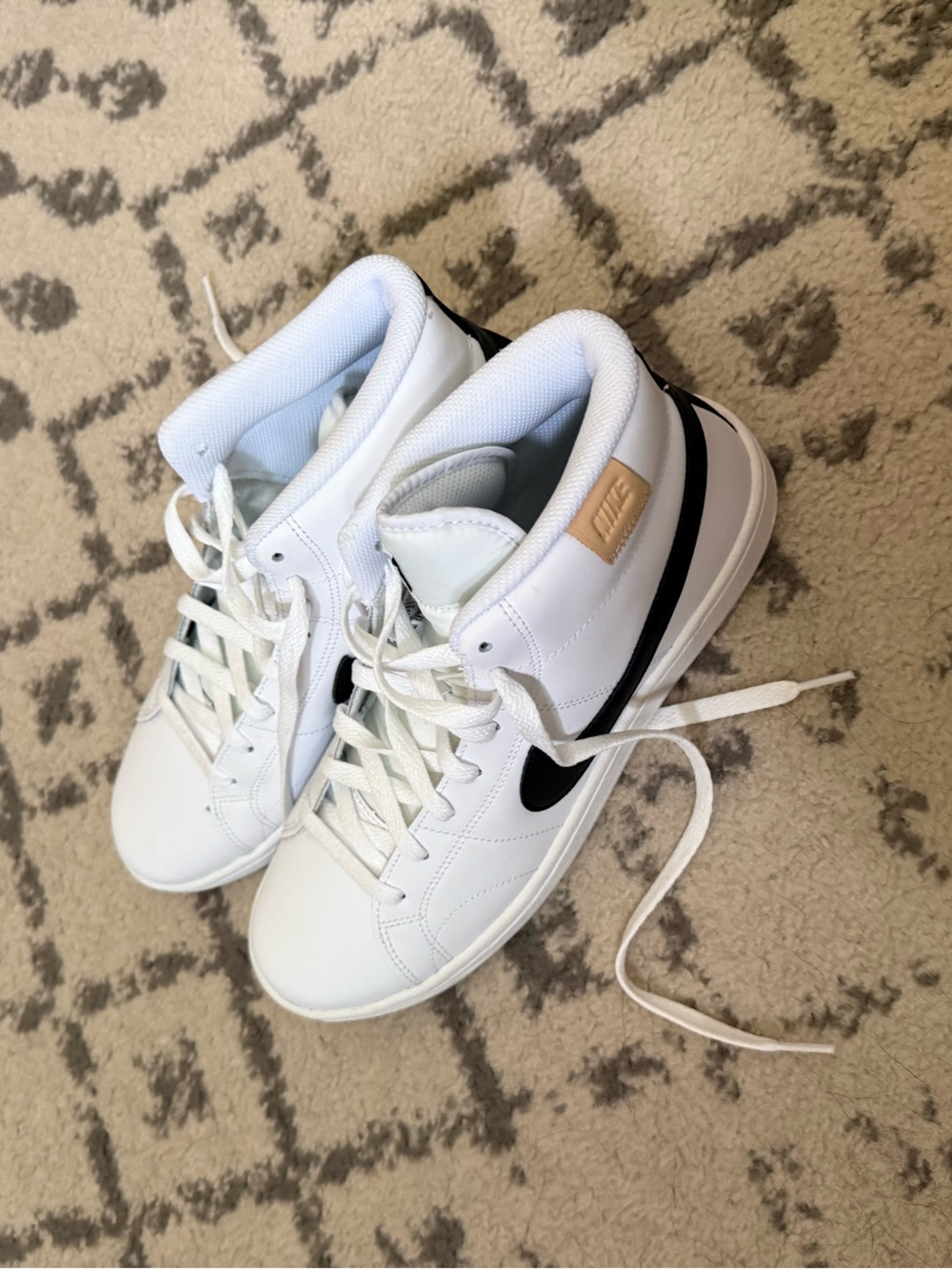 Nike Court Royale 2 Mid sneakers